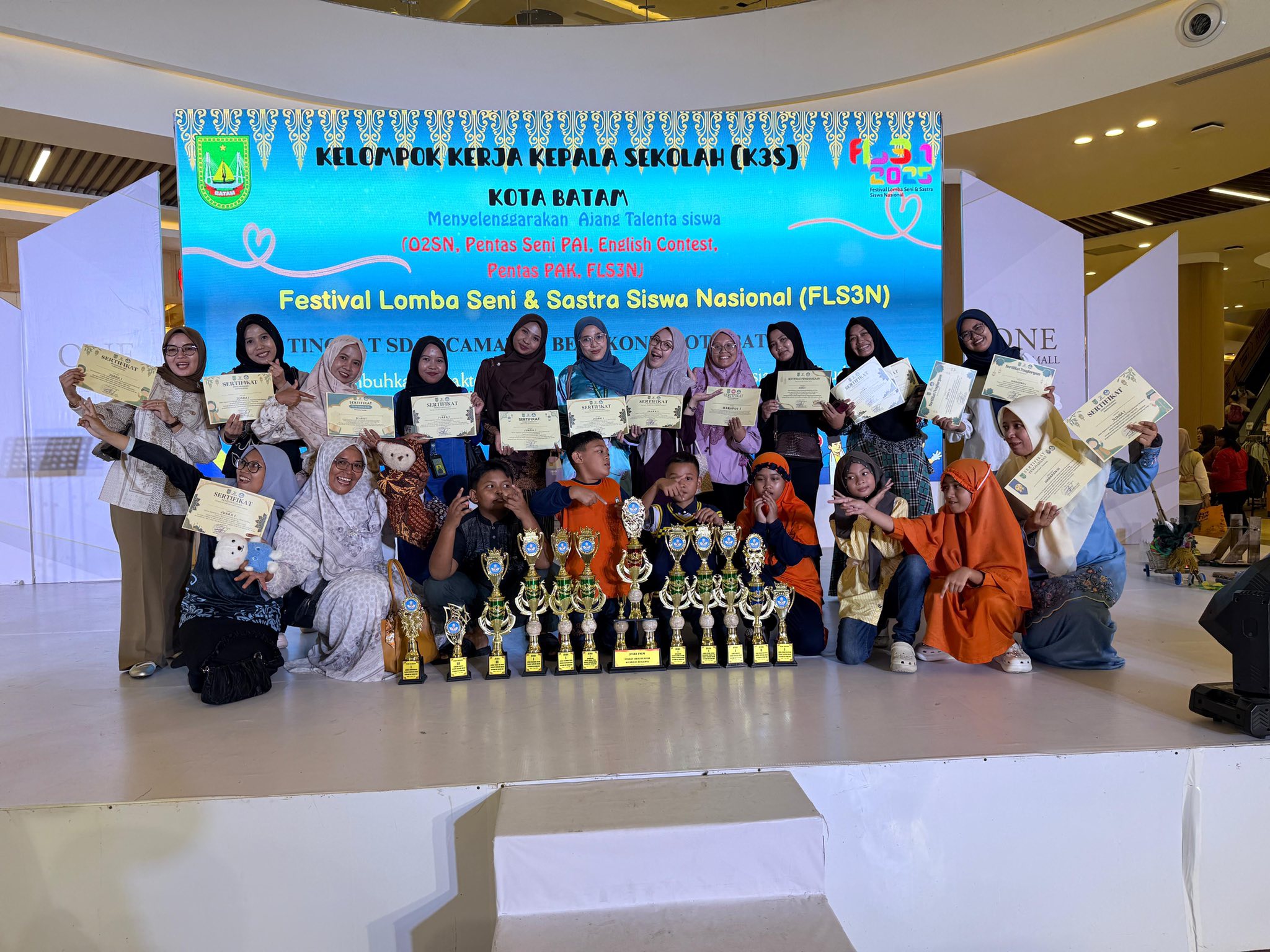 Prestasi Gemilang SDIT Al Madinah Raih Juara Umum Tingkat Kecamatan